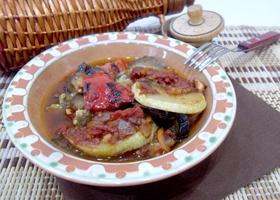 Тушеные овощи в томатном соусе