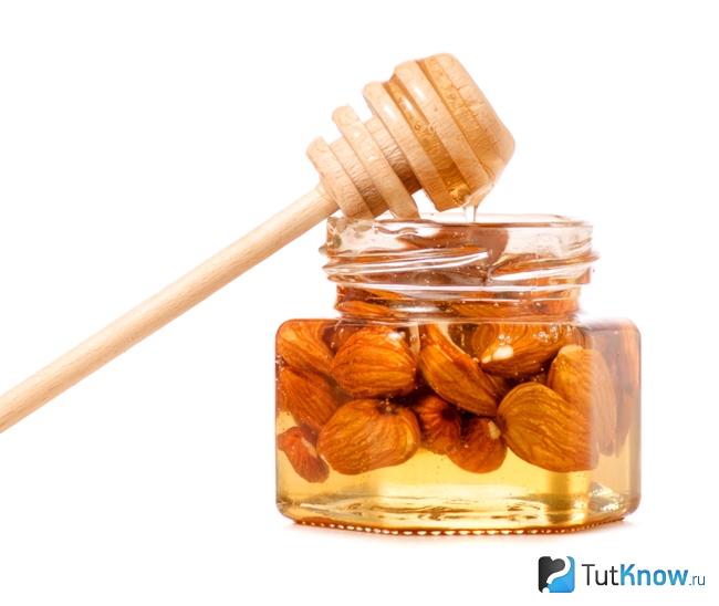 Чем полезны миндальные орехи с медом thumbnail