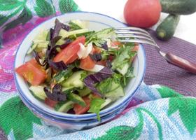 Маринованный салат из свежих овощей