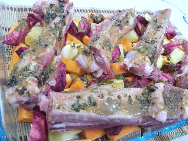 Соусом политы продукты