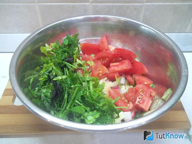 Все продукты сложены в миску