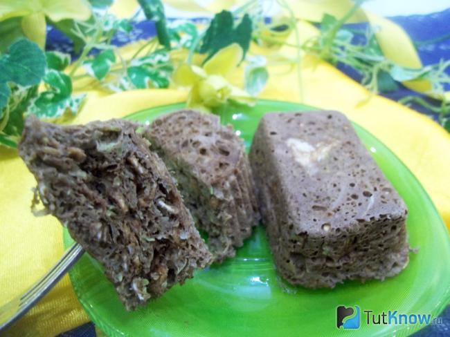 Готовое шоколадное суфле из кабачка и овсянки в микроволновке