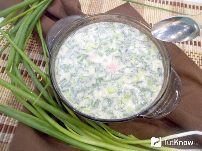 рецепты окрошки на воде со сметаной и колбасой. 1532446317 1. рецепты окрошки на воде со сметаной и колбасой фото. рецепты окрошки на воде со сметаной и колбасой-1532446317 1. картинка рецепты окрошки на воде со сметаной и колбасой. картинка 1532446317 1. Классическая окрошка на сметане с колбасой – это идеальный летний суп из овощей и мяса. По традиции его подают к столу охлажденным, он хорошо удовлетворяет голод и жажду в жаркие дни. Еще наши прабабушки знали рецепт этого замечательное блюда, и сегодня он так же популярен. Готовить его не сложно, а главное – совсем не нужно стоять у плиты, и есть – одно удовольствие!