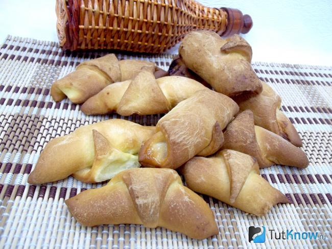 Готовые круассаны с конфитюром