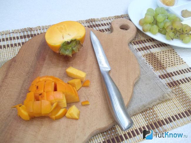 Хурма нарезана кусочками