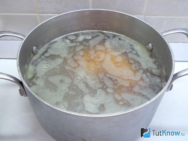 Копченый куриный окорок отварен