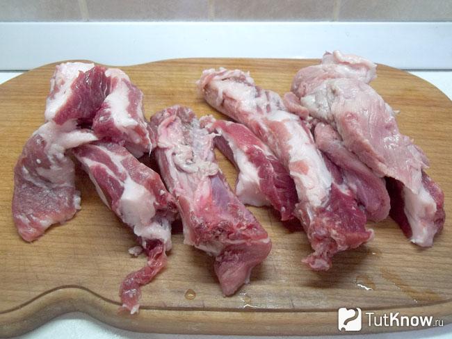 Мясо нарезано