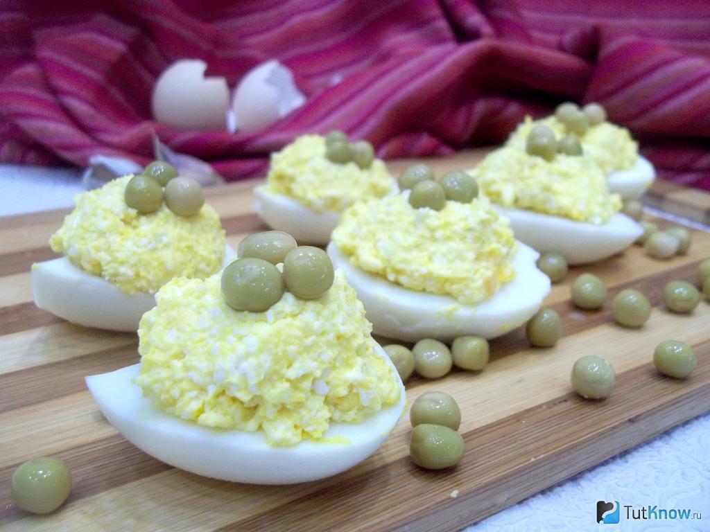 Что лучше положить в сырники белок или желток яйца