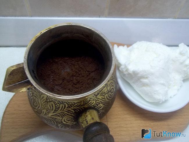 В турку налита вода