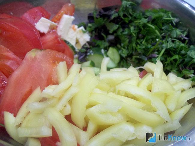 Продукты соединены в миске