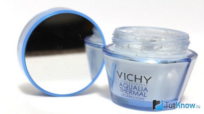 Баночка с кремом Vichy Aqualia Thermal «Динамичное увлажнение»