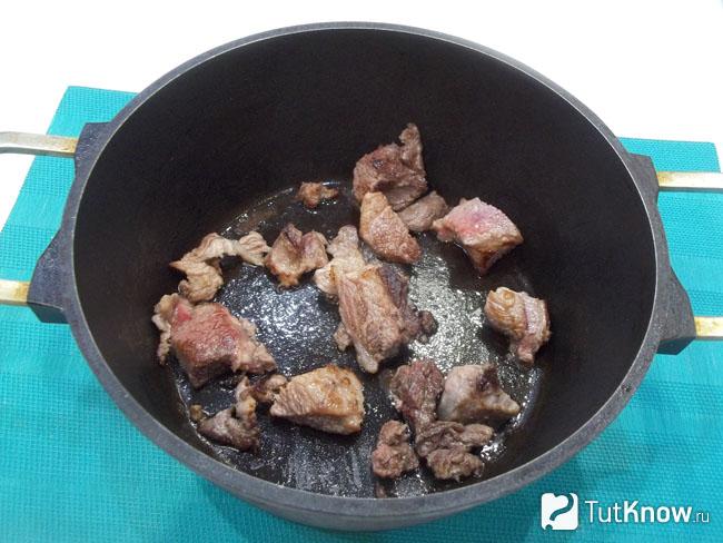 Мясо обжарено до золотистости