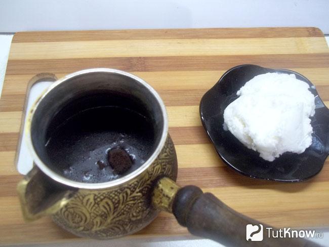 Кофе залито водой