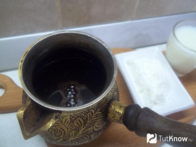 В турку налита вода