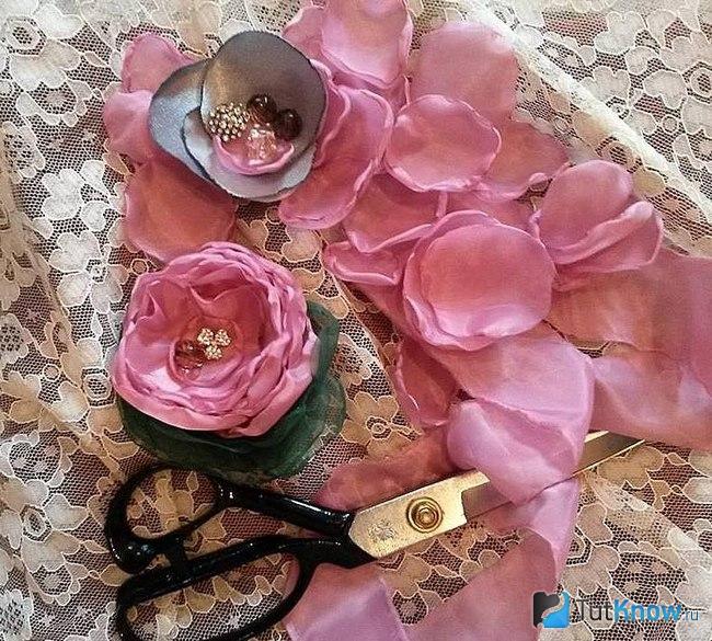 Лепестки из шелка для создания цветка