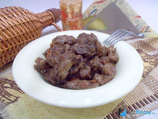 Готовый мясной гуляш из свинины с подливой
