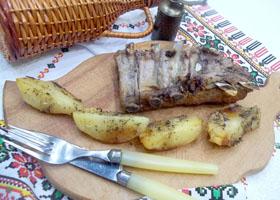 Запеченные свиные ребрышки с картофелем в духовке