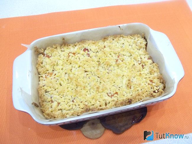 Готовый двухслойный песочный пирог с абрикосами