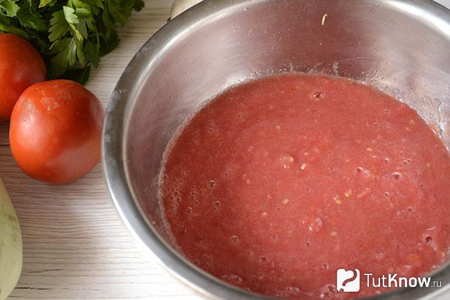 Миска с томатной массой