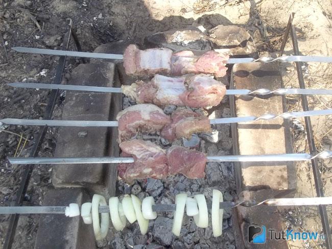 Лук отправлен жариться на угли