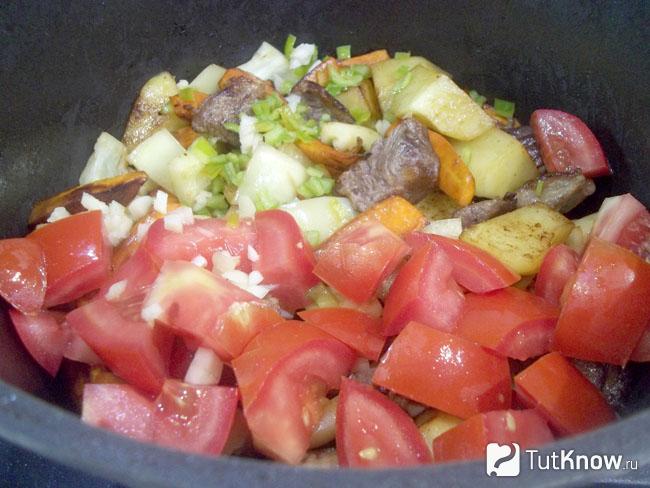 К продуктам добавлены помидоры, чеснок и горький перец