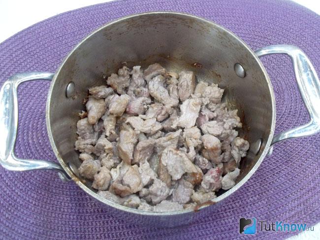 Мясо жарится