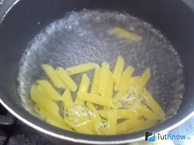 Макароны варятся