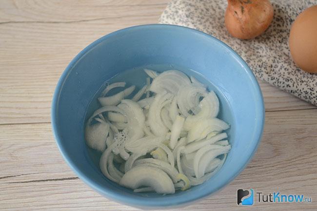 Замоченный репчатый лук