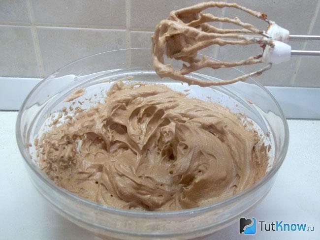 Белки взбиты миксером