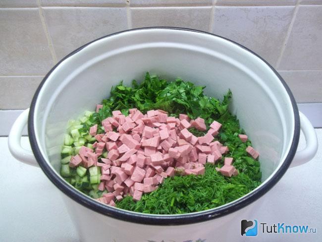 Все продукты сложены в кастрюлю