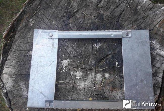 Скрепленные детали будущего комбайна для сбора ягод