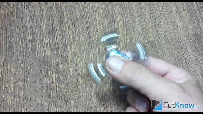 Готовый спиннер из крана крутится