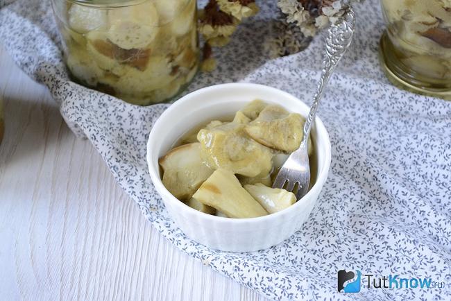 Как выглядят маринованные белые грибы
