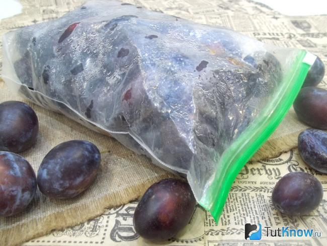 Готовые замороженные сливы целиком без косточек