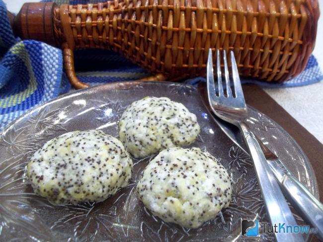 Готовые паровые творожники с маком