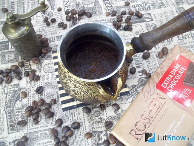 В турку налита вода