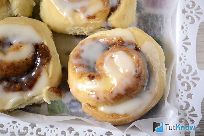 Булочки с корицей готовы к употреблению