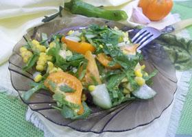 Салат с кукурузой, капустой, огурцами и помидорами