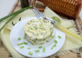 Салат из зелёного лука, сыра и яиц