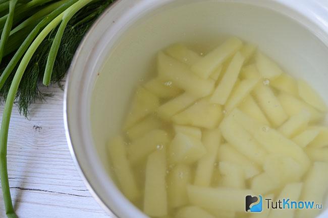 Кастрюля с картофелем