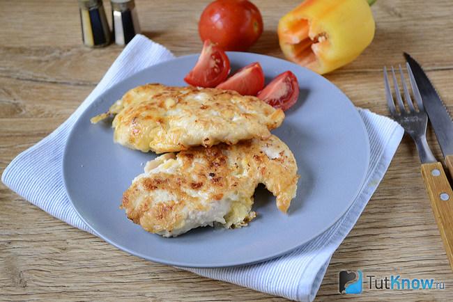 Куриные отбивные в сырном кляре готовы к употреблению