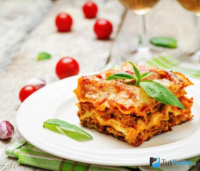 Мясная лазанья с сыром Канталь