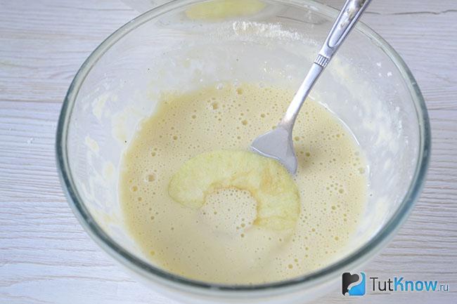 Яблочное колечко в кляре