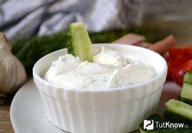 Творожно-сметанный крем для овощей и мяса готов к употреблению