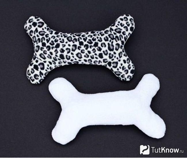 Две игрушки для собаки в виде косточек
