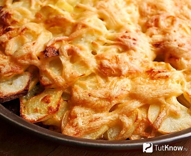 Запеченный картофель с сыром Фрибург