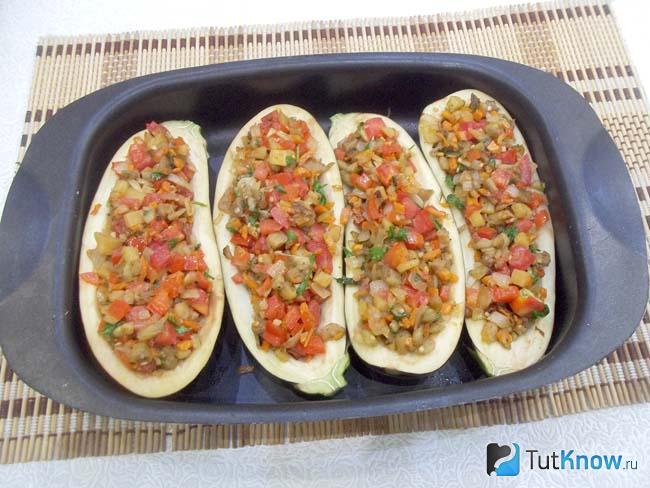 Баклажаны заполнены начинкой
