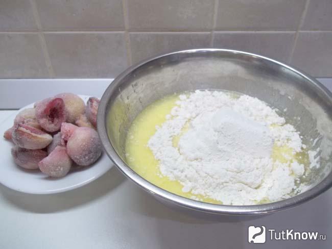 К жидким продуктам добавлена мука