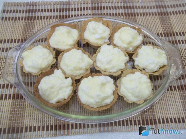 Корзиночки заполнены кремом