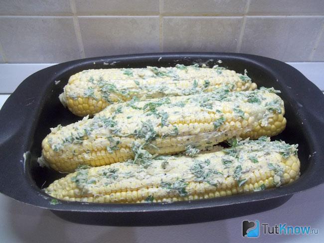 Кукуруза обмазана маслом